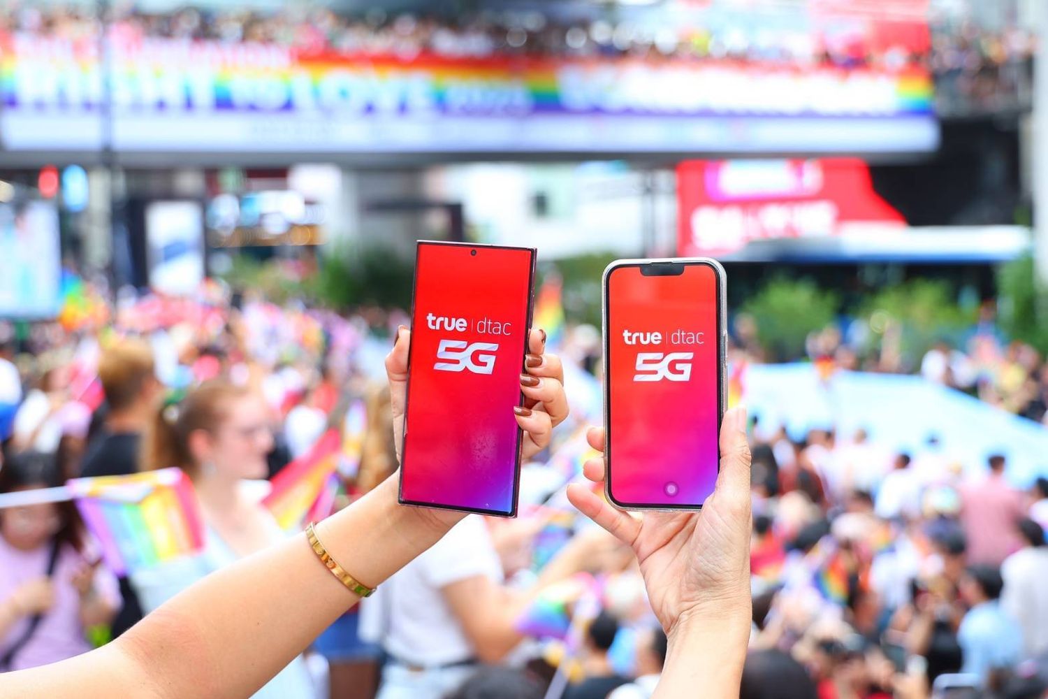 ทรู ร่วมฉลอง Pride Month เชื่อมทุกตัวตนให้เปล่งประกายแบบ “ตัวเองที่แท้ทรู” ซัพพอร์ตทุกตัวตนที่เป็นคุณด้วย “Runway Photo Sign Booth”